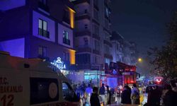 Batman'da cinnet getiren şahıs, evinin eşyalarını sokağa fırlattı