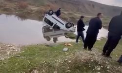 Batman'da hafif ticari araç yapay gölete uçtu, sürücü yaralandı