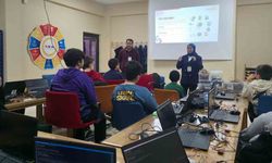 Bayburt'ta öğrencilere yapay zekanın işleyişi anlatılarak eğitim verildi