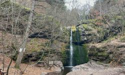 Beşikderesi Şelalesi'nde kış manzarası