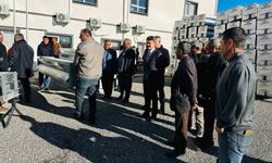 Besni'de 84 yetiştiriciye otomatik yemlik dağıtıldı