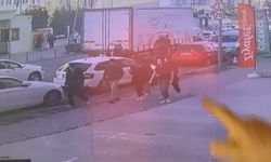 Beylikdüzü'nde okul çıkışında dehşeti yaşadılar: Ters yönden gelen scooter, kadına ve çocuğa çarptı; o anlar kamerada