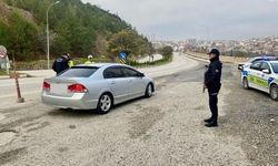 Bilecik'te yasal kalış hakkı bulunmayan 2 kişi yakalanarak, sınır dışı süreçleri başlatıldı