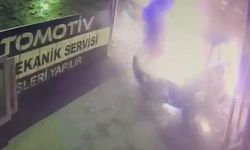 Bir gün önce oto sanayiye bırakılan kazalı otomobil alev aldı