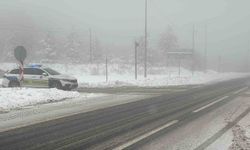 Bolu Dağı'nda kar yağışı etkili oluyor: Kar kalınlığı 20 santimetreye ulaştı