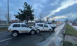 Bolu'da 4 araç zincirleme kazaya karıştı, trafik kilitlendi