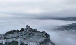 Boyabat Kalesi'nin sis altındaki görüntüsü mest etti