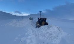 Böyle kar görülmedi: Kalınlık dozeri aşıyor