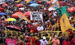 Brezilya'da binlerce kişi Bolsonaro için ceza indirimine karşı sokakta