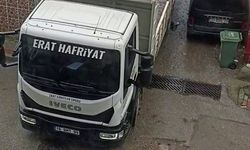 Bursa'da bir kamyon sokak arasındaki araca ağır zarar verip kaçtı