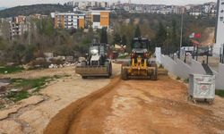 Büyükşehir Belediyesi, Kuşadası'nın yollarını yenilemeyi sürdürüyor