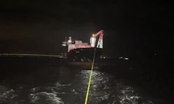 Çanakkale Boğazı'ndan geçen konteyner gemisi makine arızası nedeniyle demirletildi