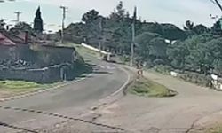 Çanakkale'de iki araç çarpıştı: Kaza anı kamerada