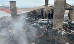 Çatak'ta çatı yangını: 2 kişi dumandan etkilendi