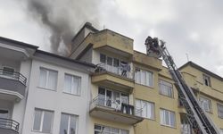 Çatı katındaki kömürlükte yangın paniği