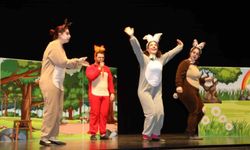 Çayırova'da çocuklar tiyatroyla buluştu