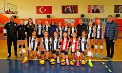 Çeşme Belediyespor Küçük Kız Voleybol Takımı şampiyonluğunu ilan etti