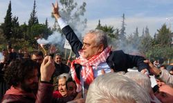 CHP'den istifa eden Çakır memleketi Mersin'de coşkuyla karşılandı