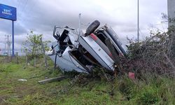 Ciple çarpışan otomobil hurdaya döndü: 1'i ağır 2 yaralı