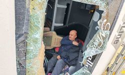 Çorum'da devrilen tırın sürücüsü yaralandı