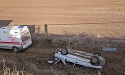 Çorum'da otomobil tarlaya uçtu: 2 yaralı