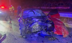 Çorum'da otomobil tıra çarptı: 1 ölü