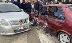 Çorum'da üç araç çarpıştı: Sürücüler burnu bile kanamadan kurtuldu