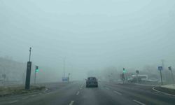 Çorum'da yoğun sis ulaşımı olumsuz etkiledi: Görüş mesafesi 30 metreye kadar düştü