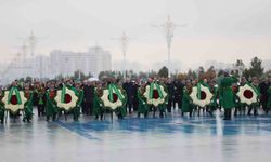 Cumhurbaşkanı Erdoğan, Türkmenistan'da Tarafsızlık Anıtı'na çelenk koyma törenine katıldı