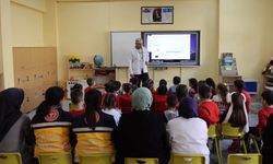 Demirözü'nde öğrencilere sağlık eğitimi verildi acil sağlık hizmetlerinin önemi anlatıldı