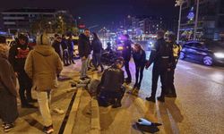 Direksiyon kontrolüne kaybeden motosiklet sürücüsü yön tabelasına çarptı; 2 yaralı