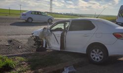 Diyarbakır'da otomobil ile minibüs çarpıştı: 7 yaralı