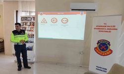 Diyarbakır'da trafik ekipleri emniyet kemeri takmanın önemini anlattı