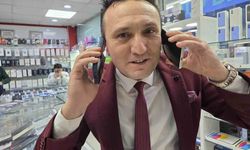 Döviz destesi masaya çıkınca telefoncu kendini tutamadı: Ağzı kulaklarına vardı