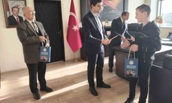 Dumlupınar'da bilgi yarışmasında dereceye giren öğrenciler ödüllerini aldı