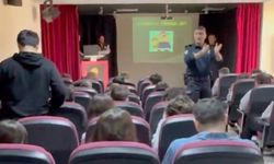 Eceabat'da emniyet ekiplerince öğrenciler bilgilendirildi
