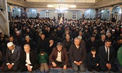 Elazığ'da Regaip Kandili'nde vatandaşlar camilere akın etti