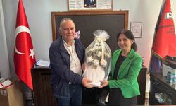 Emekli olan 38 yıllık öğretmene duygusal veda