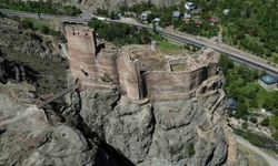 Engüzekkapı Kalesi bin yıllık ihtişamıyla ziyaretçilerini bekliyor