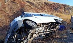 Erzurum'da öğretmenleri taşıyan servis minibüsü devrildi: 7 yaralı