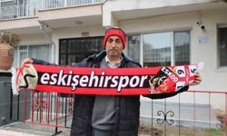 Eskişehir'de apartman sakinleri, Eskişehirspor sevgisini binaya taşıdı