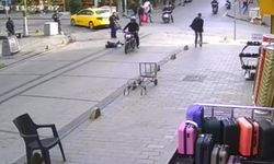 Fatih'te annesinin kolundan yola fırlayan çocuğa motosiklet çarptı, sürücü kaçtı