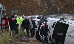 Fethiye'de yolcu minibüsü devrildi: 7 yaralı