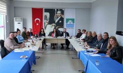 Foça Meclisi'nde gerginlik: CHP'li meclis üyesinden Başkan Fıçı'ya 'satış' vetosu