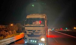 Gaziantep'te hafif ticari araç ile tır çarpıştı: 2'si çocuk 3 yaralı