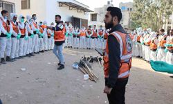 Gazze'deki Şifa Hastanesi'nin avlusuna gömülen 98 cenaze kimlik tespiti için çıkarıldı