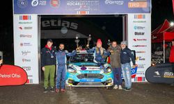 Geçen sene taklalar attığı yarışı, bu sene zirvede bitirdi