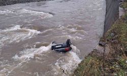 Giresun'da araç dereye uçtu: 2 ölü