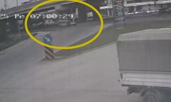 Hafif ticari aracın çarptığı yaya yola savruldu, kaza anı güvenlik kamerasına yansıdı