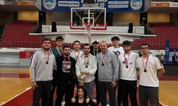 Hasketbol SK'da 15 maçta 32 oyuncu forma giydi